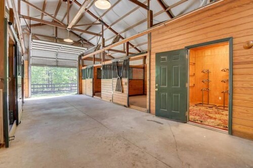 Mimosa Cottage Farm- 2br cottage & stalls. Masters
