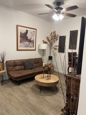 Smart TV - New 3-bdr, 3 bath home near Lake Pleasant and new Taiwan Semiconductor Company.  (Peoria)