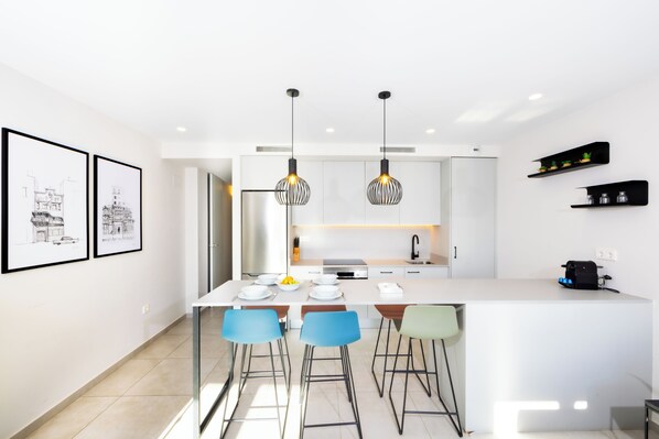 Fridge, microwave, oven, stovetop - Puerta Real (Cartagena)