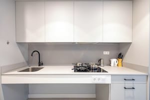 Refrigerador, microondas, horno, placa de cocina