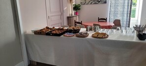 Desayuno continental todos los días (con cargo) 