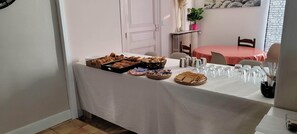 In-room dining - Les Deux Chênes (Le Fleix)