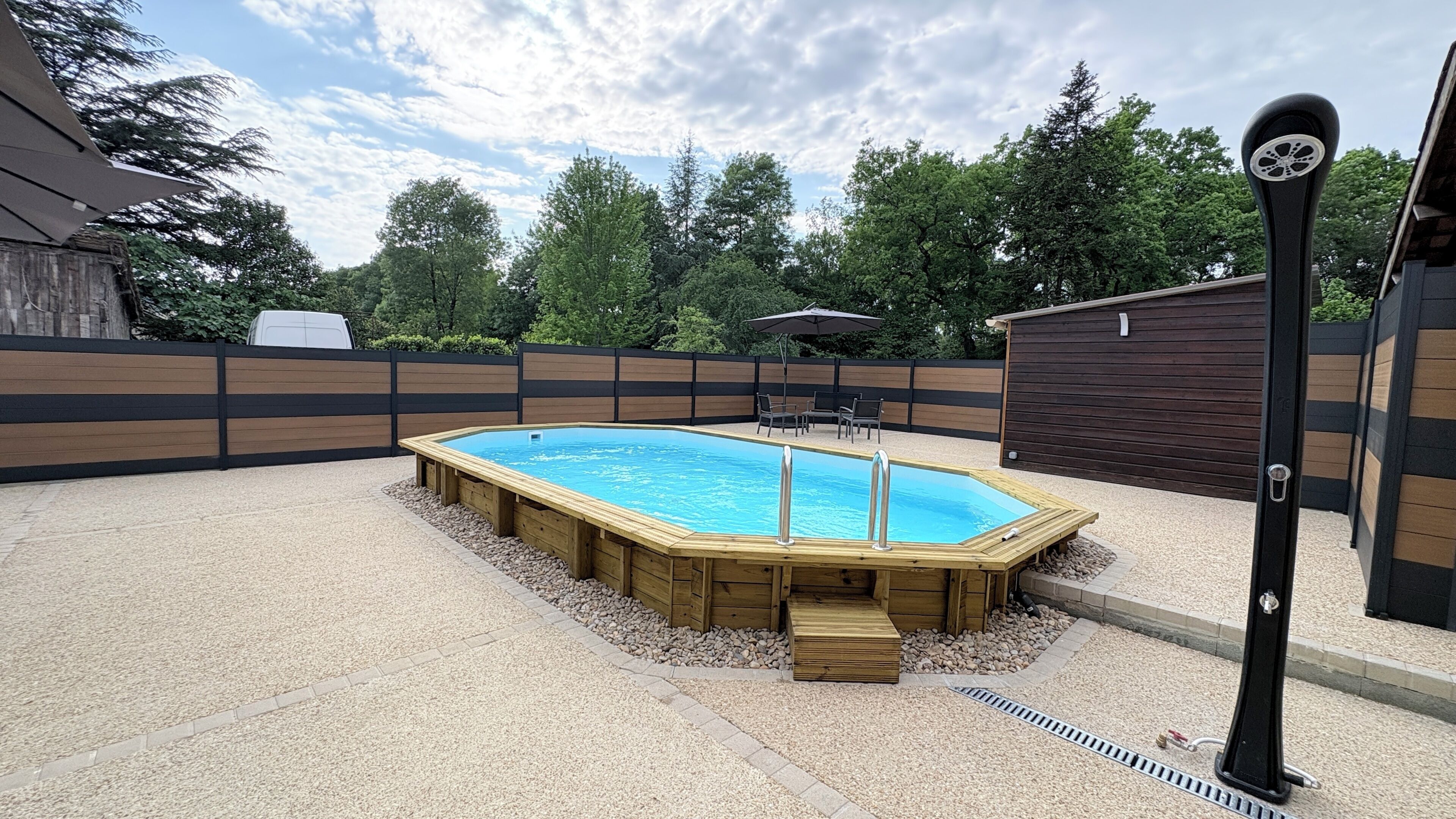 Seasonal outdoor pool, pool umbrellas, sun loungers
