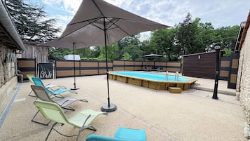 Seasonal outdoor pool, pool umbrellas, sun loungers