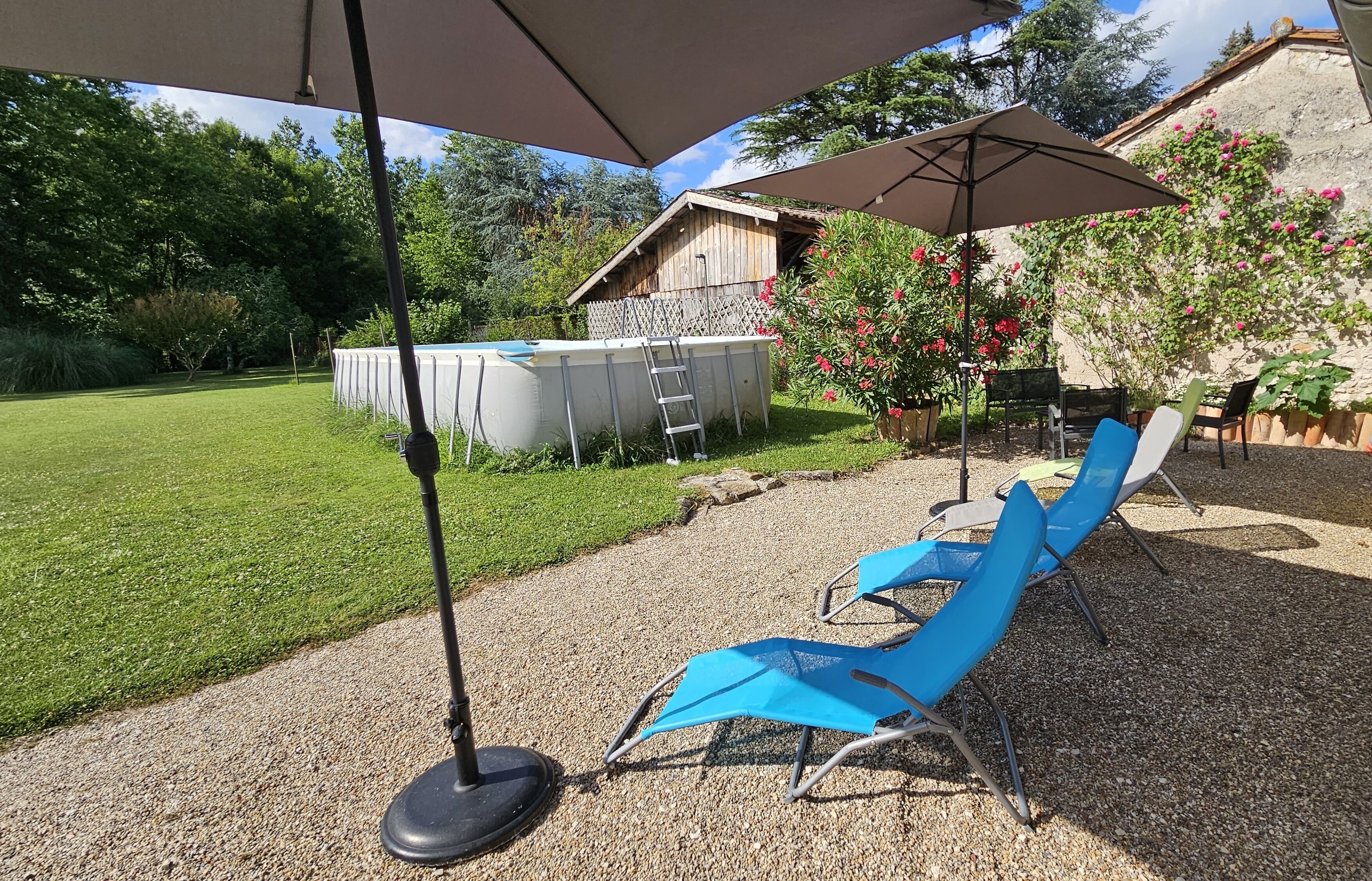 Seasonal outdoor pool, pool umbrellas, sun loungers