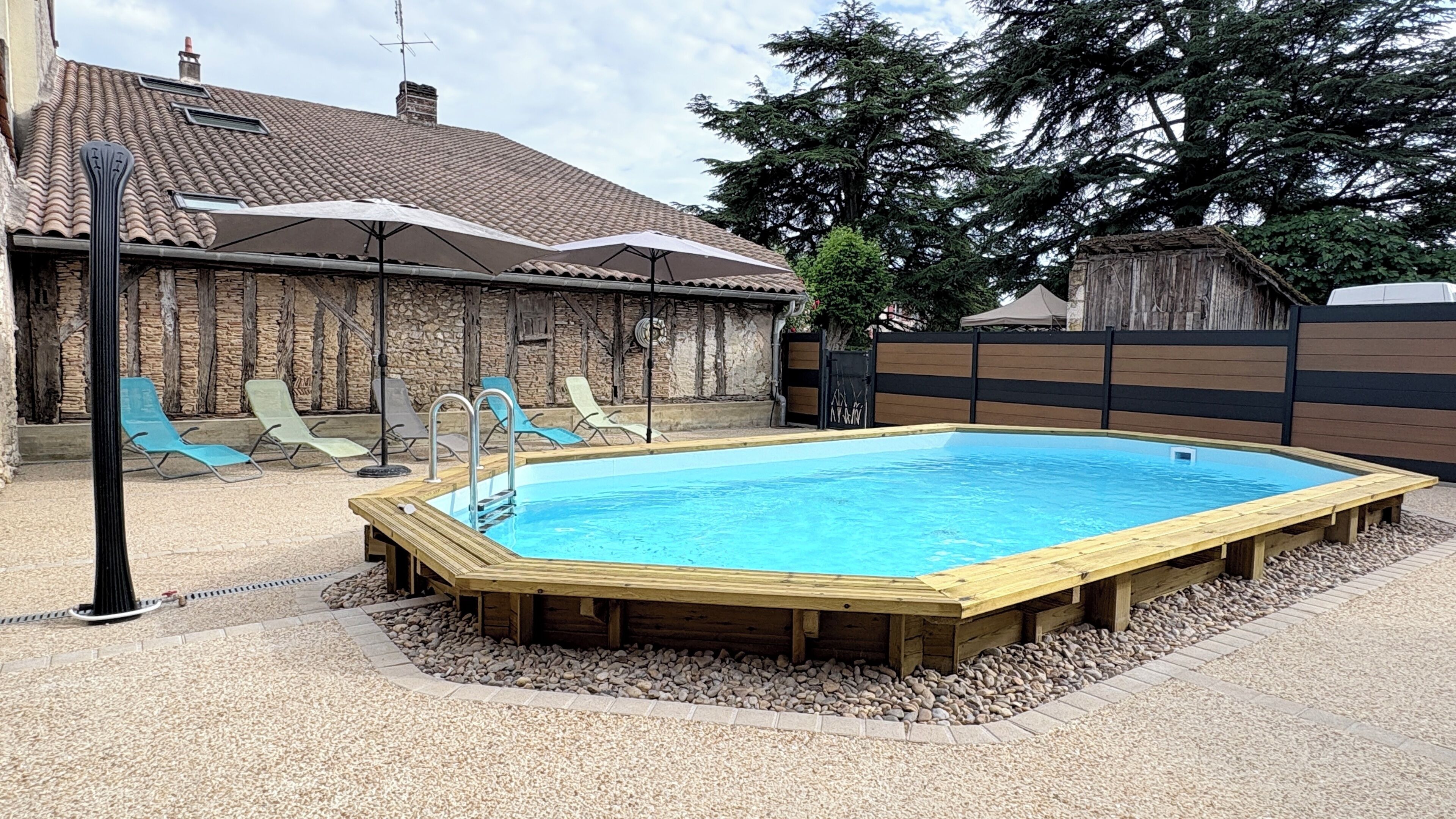 Seasonal outdoor pool, pool umbrellas, sun loungers