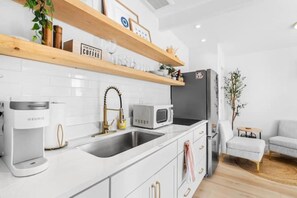 Fridge, microwave, stovetop, dishwasher