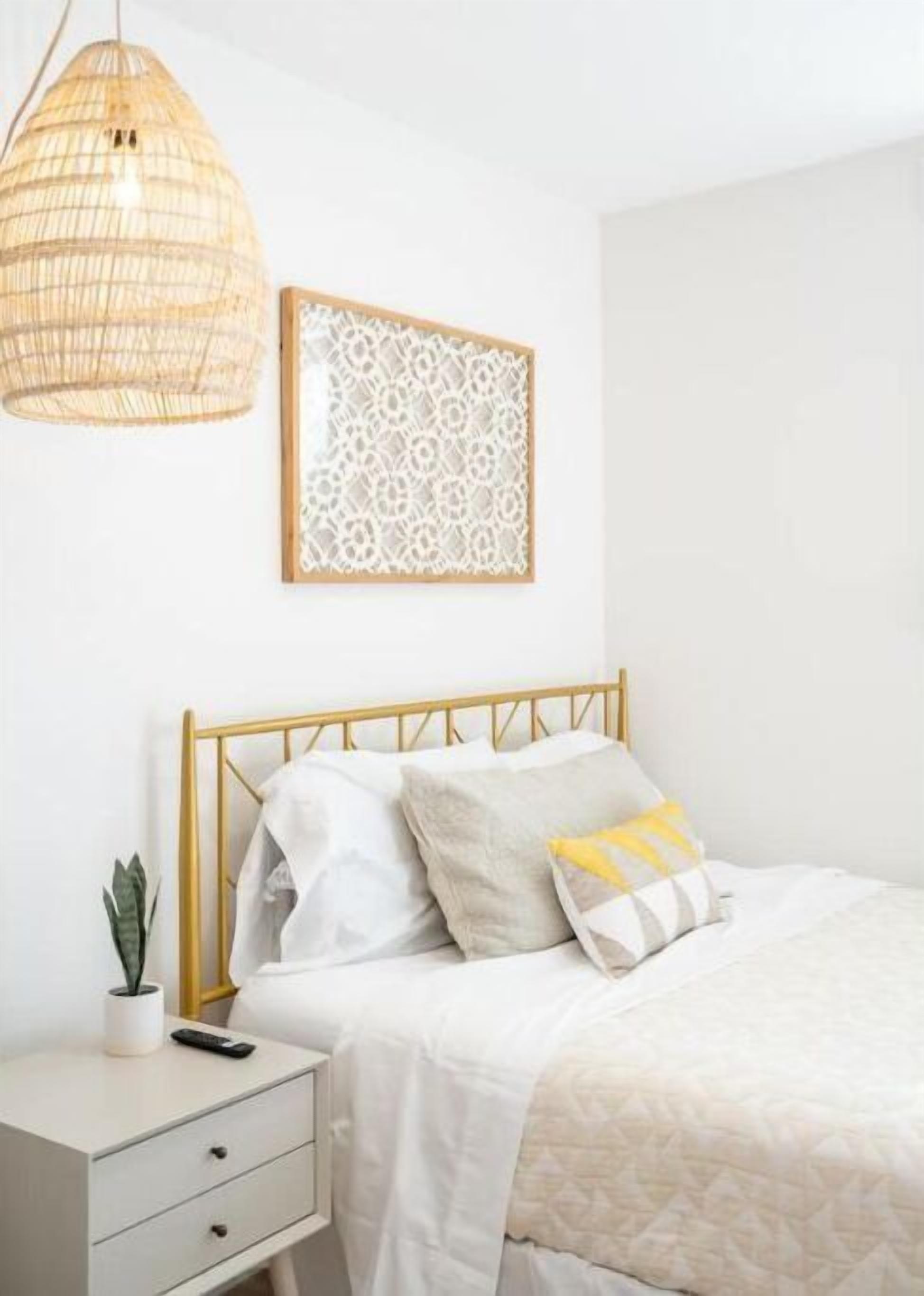 Newly renovated gorgeous guesthouse! Spacious and clean!