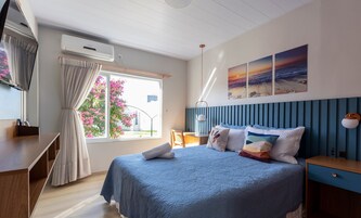 Honeymoon House, Private Pool, Lakeside | Premium bedding, individually decorated, individually furnished