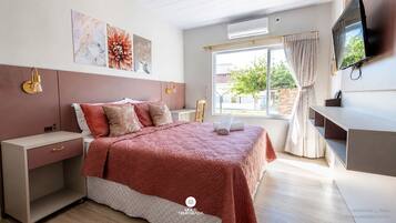 Casa Premium, acceso a la piscina | Ropa de cama de alta calidad y cortinas opacas