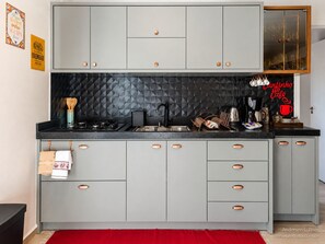 Premium House, Pool Access | Dapur peribadi | Alat memasak/pinggan mangkuk/perkakas dapur, meja makan 