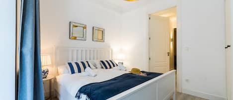 4 bedrooms, iron/ironing board, WiFi (free), bed sheets