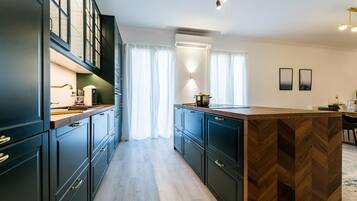 Réfrigérateur, micro-ondes, four, lave-vaisselle