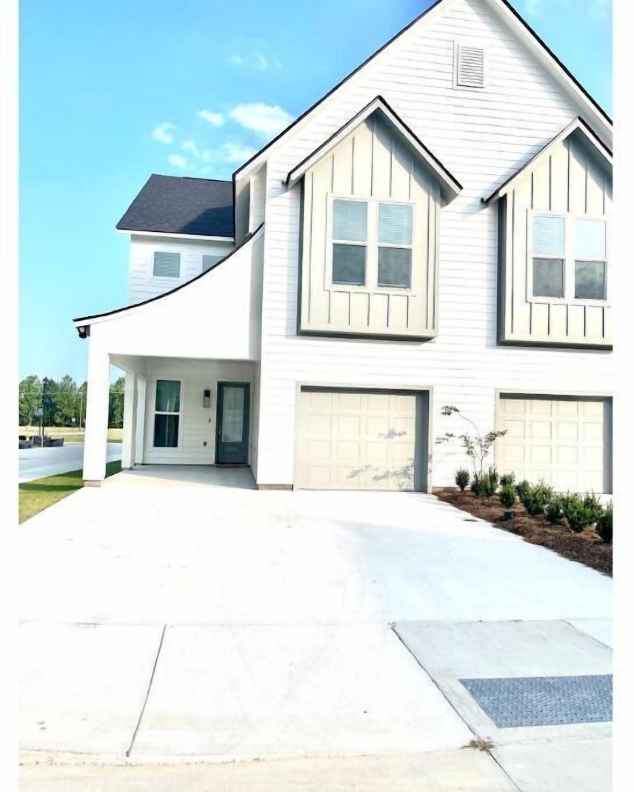 Cozy Modern town home near LSU!