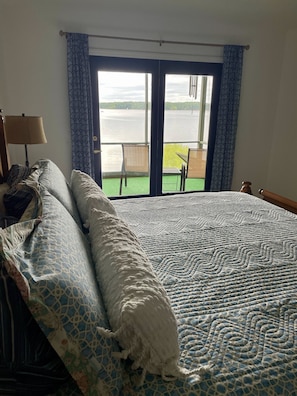 4 bedrooms, desk, free WiFi, bed sheets