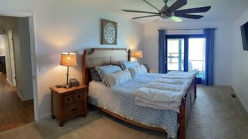 4 bedrooms, desk, free WiFi, bed sheets