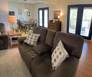 Smart TV, fireplace, DVD player