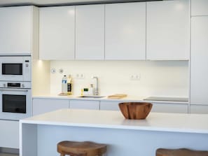 Fridge, microwave, oven, dishwasher - Green 1 Apartment by Stay ici (Albufeira)