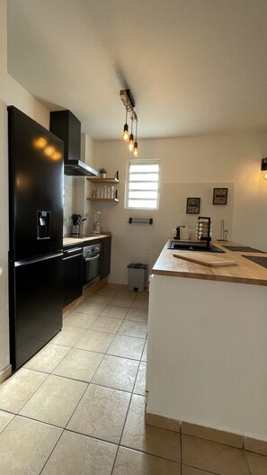 Fridge, microwave, stovetop, dishwasher - Seaviews in Hope Estate (Collectivité de Saint-Martin)