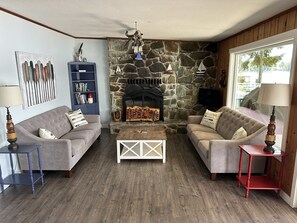 Smart TV, futbolito y libros 