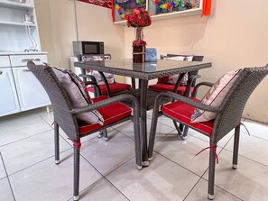 Dining - Angelene's place - Oui Papa! (San Juan)