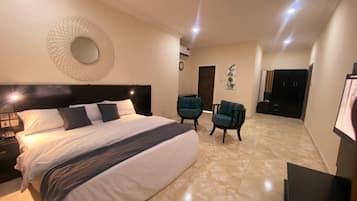 12 bedrooms, in-room safe, desk, free WiFi