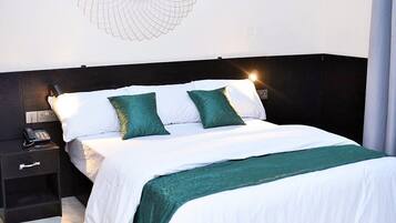 12 bedrooms, in-room safe, desk, free WiFi