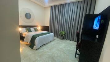 12 bedrooms, in-room safe, desk, free WiFi