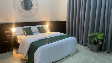 12 bedrooms, in-room safe, desk, free WiFi