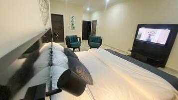 12 bedrooms, in-room safe, desk, free WiFi