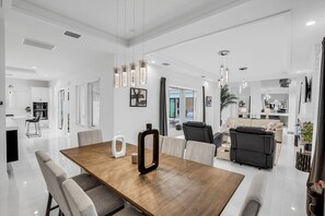 Dining - Luxury AQUA lagoon community, near beach & IMG! (Bradenton)