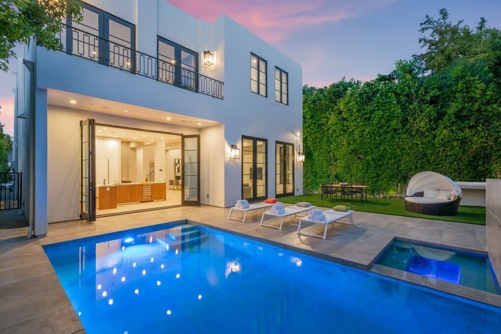 Exquisite LA Home: Pool, Smart System & More