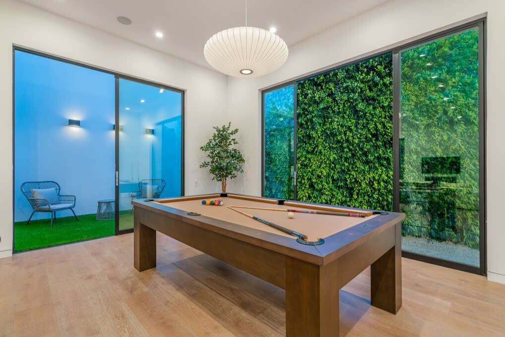 Luxury LA Retreat: 5-BR Home!
