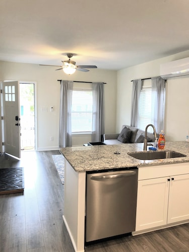 Lakewood/Lyon Park Renovated Cottage Near Duke 23A