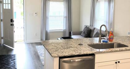 Lakewood/Lyon Park Renovated Cottage Near Duke 23A
