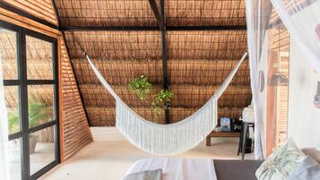 AMARU | Camas con efecto memoria y caja de seguridad en la habitación