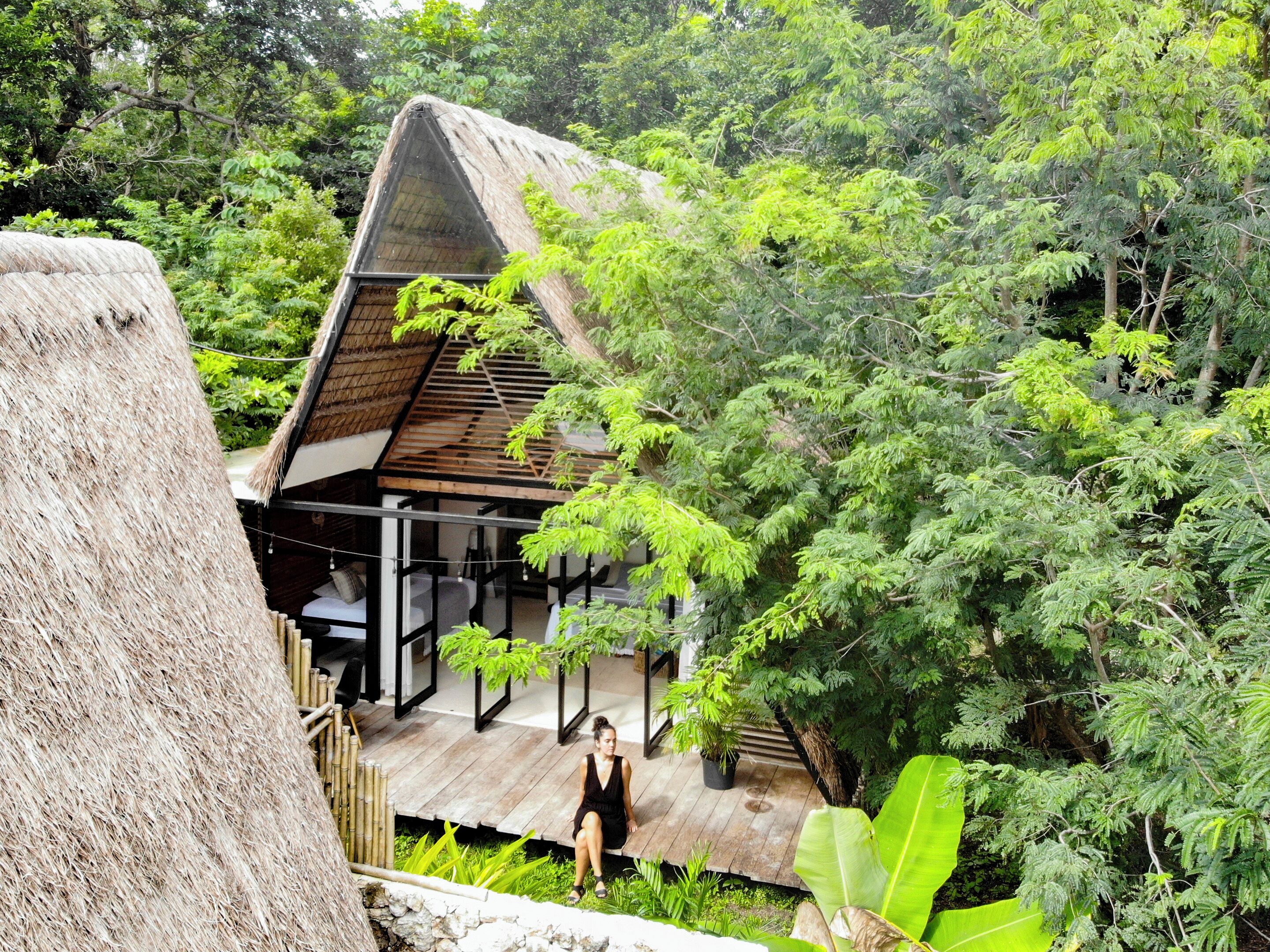 UMAI | Camas con efecto memoria y caja de seguridad en la habitación 