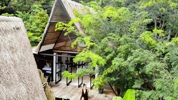 UMAI | Camas con efecto memoria y caja de seguridad en la habitación