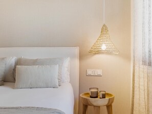 4 slaapkamers, een strijkplank/strijkijzer, internet, beddengoed