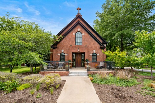 Unique converted condo near Fayetteville Square with patio, park views, W/D