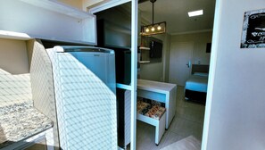 Apartamento conforto, 1 quarto, cozinha americana | Cozinha privada | Geladeira, micro-ondas, cafeteira/chaleira, chapa