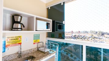 舒适公寓, 1 间卧室, 简易厨房 | 私人厨房 | 冰箱、微波炉、茶具/咖啡用具、烤盘