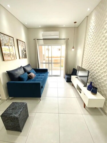 Apto novo e arejado com uma ampla sacada