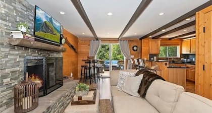 Walk 2 Village, Relax on Deck, Cool w/AC!