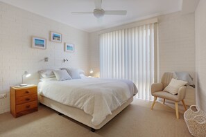 2 bedrooms, iron/ironing board, internet, bed sheets