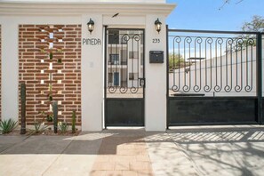 Exterior - Pineda Studio 301 - Great Location Rooftop Parking (La Paz)