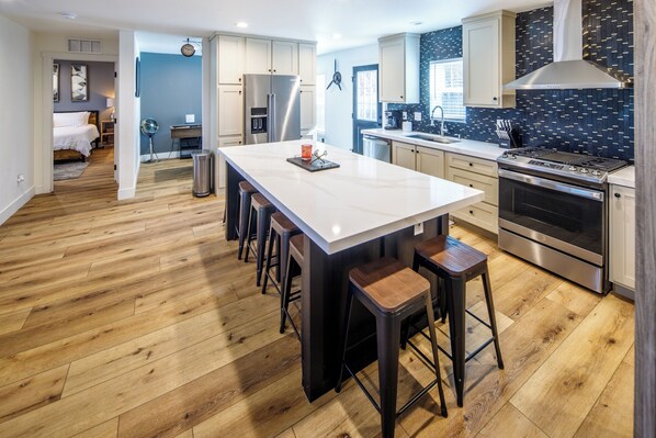 Fridge, microwave, oven, stovetop - BRAND NEW 🌟Spacious🌟  Parker Strip Oasis TONS OF BOAT PARKING  (Parker)
