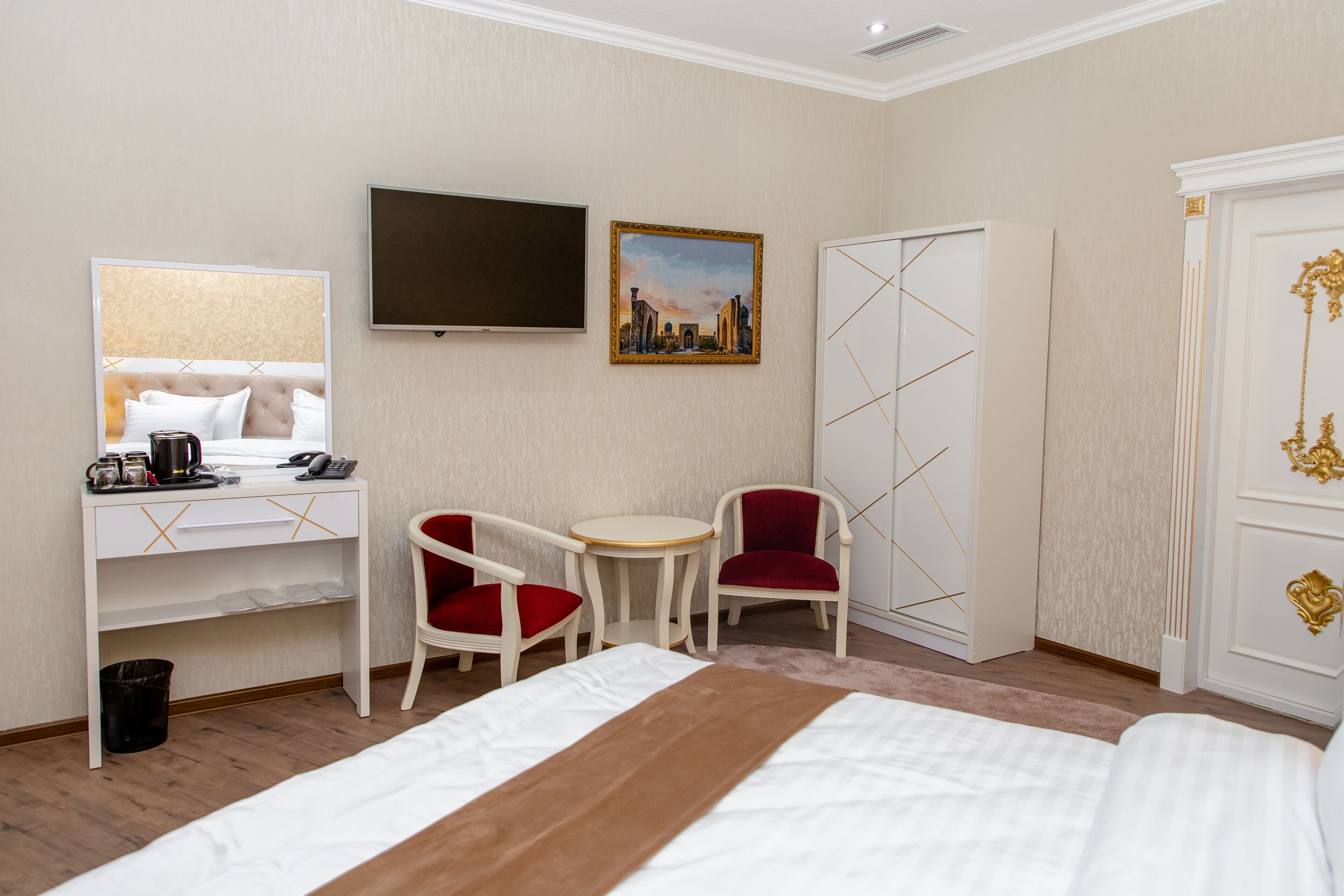 Photo - The Royal Hotel