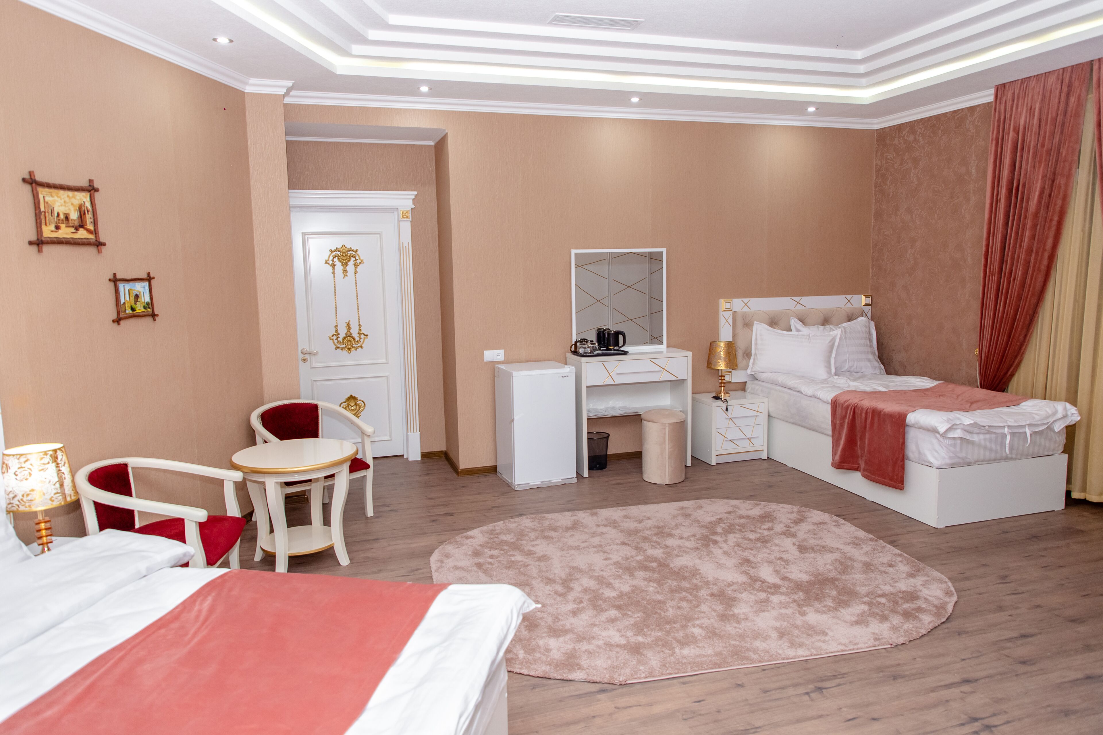 Habitación cuádruple Deluxe | Sábanas de algodón egipcio y ropa de cama de alta calidad