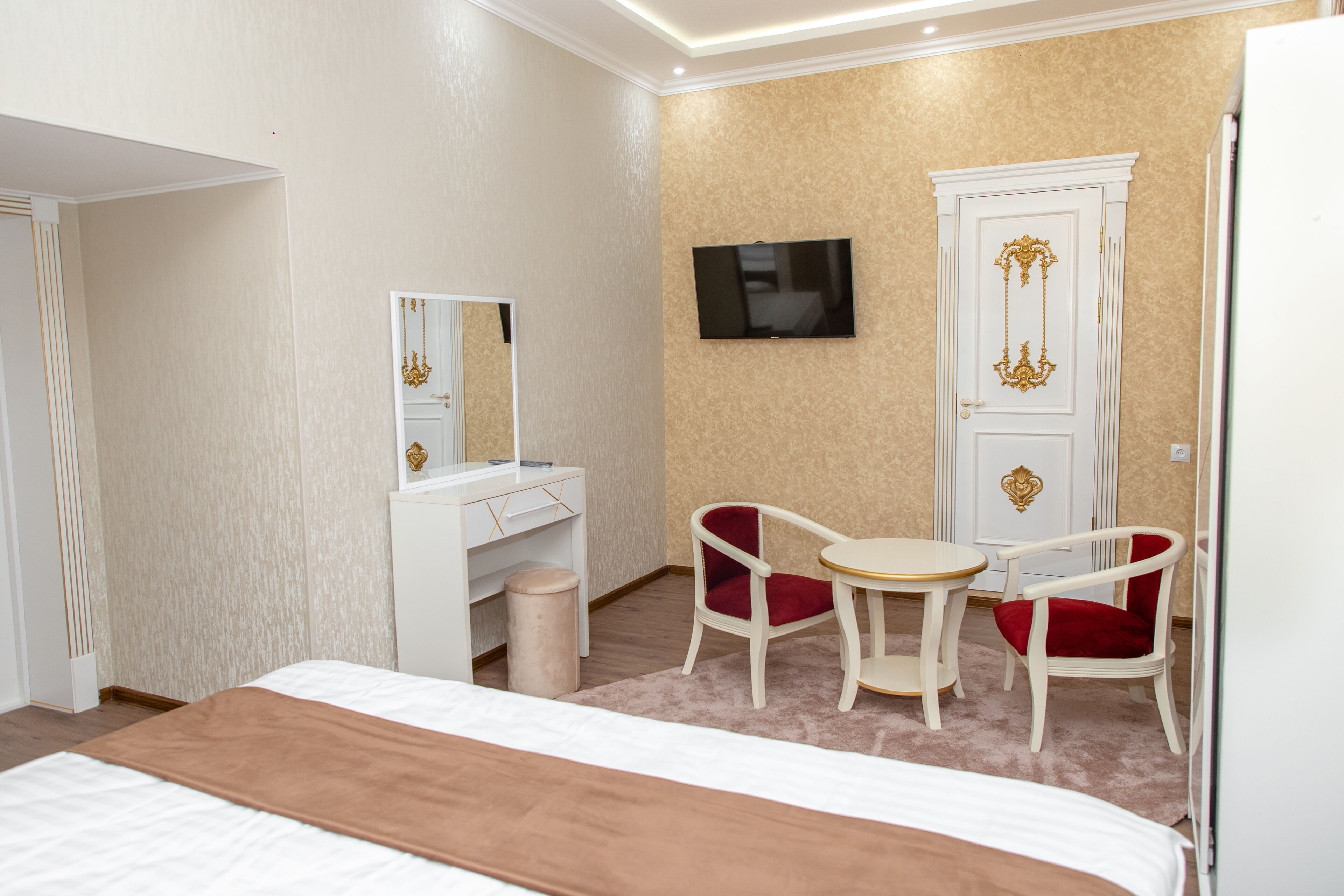 Photo - The Royal Hotel